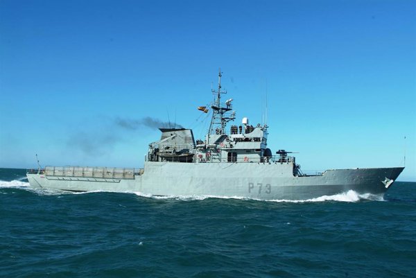La Armada neutraliza un proyectil de artillería en el Puerto de Valencia