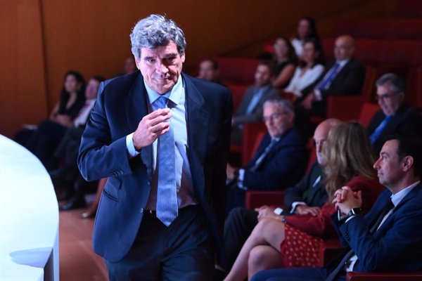 Escrivá cree que el proceso de OPA del BBVA sobre el Sabadell 