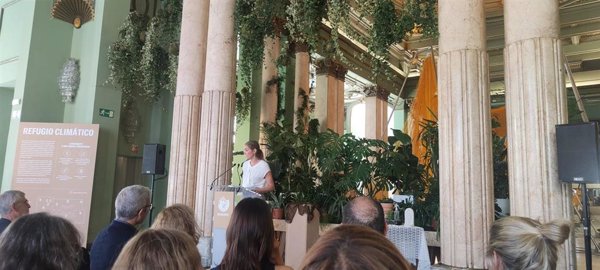 Aagesen inaugura el refugio climático del Círculo de Bellas Artes: 