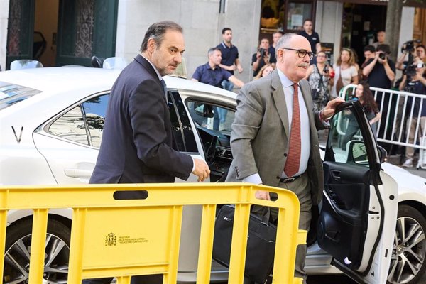 El TS pide a Congreso y PSOE que informen sobre los pagos y donaciones a Ábalos por la 
