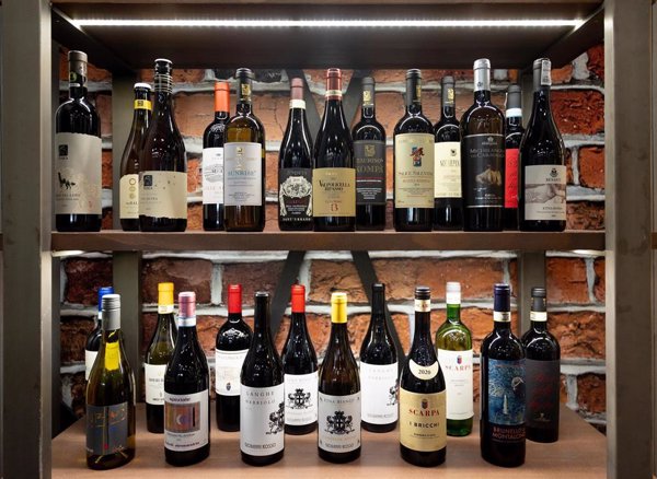La Interprofesional del Vino insta a no demonizar el vino, que es un motor económico en España