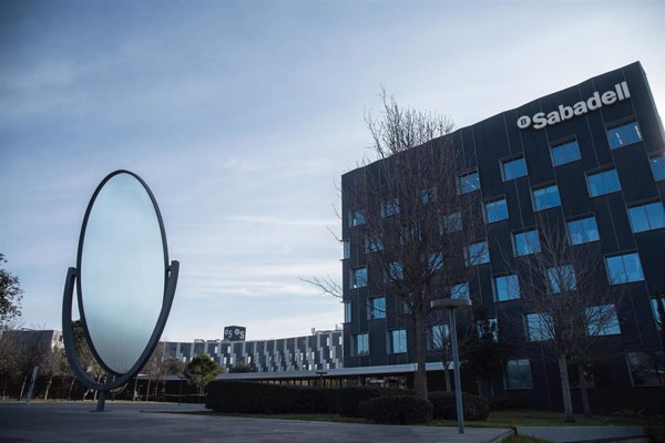Sabadell se hace con dos tercios del bono subordinado de 500 millones que ofreció recomprar