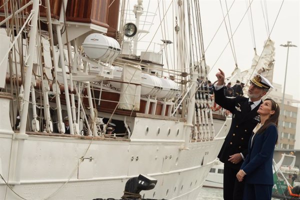 El Rey preside la entrega de los Reales Despachos de Empleo a los Suboficiales de la Armada en San Fernando (Cádiz)