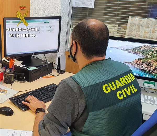 El conductor fugado en la CV-35 que causó un herido grave viajaba en el coche con su hija menor