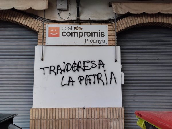 Compromís denuncia la vandalización de su sede en Picanya (Valencia) con mensajes como 