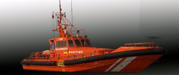 Rescatan a un paddle surfista a unas tres millas mar adentro en Málaga
