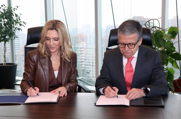 Mapfre y Banco Internacional firman alianza para la comercialización exclusiva de seguros en Latinoamérica