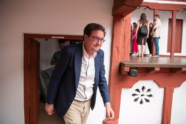 Óscar López acusa a Feijóo de usar audios de Villarejo para atacar a Sánchez por los negocios de su suegro