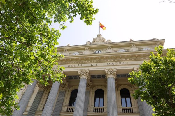 El Ibex 35 sube un 0,26% en la semana y salva la cota de los 14.000 puntos