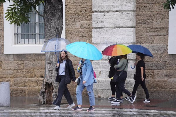 Un total de 25 provincias estarán mañana en aviso por lluvias y tormentas, ocho de ellas en nivel naranja
