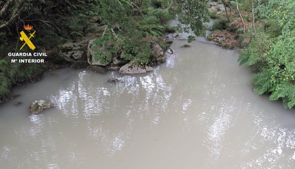 Investigan a una empresa minera por vertidos recurrentes al río Cerves, en Ourense