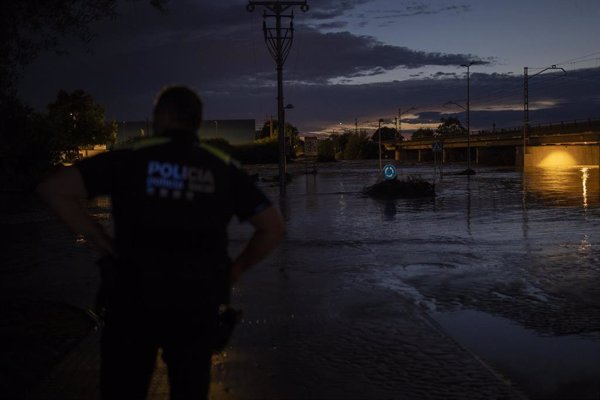 Reanudan la búsqueda de 2 personas posiblemente arrastradas por el río Foix en Cubelles (Barcelona)