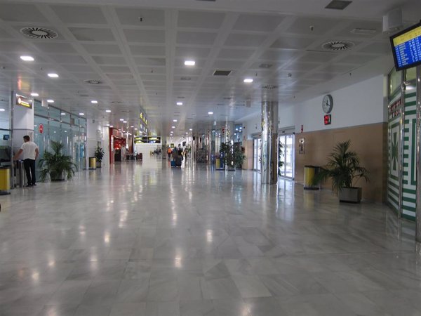 Registradas 13 réplicas del terremoto de Almería, que deja daños materiales leves en el aeropuerto