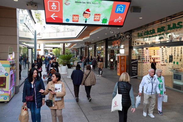 La afluencia a centros comerciales en España sube un 2,6% en junio, impulsada por el buen tiempo y rebajas