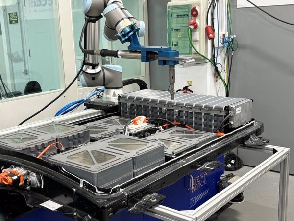 Eurecat impulsa un sistema de desmontaje y clasificación de baterías de vehículos eléctricos