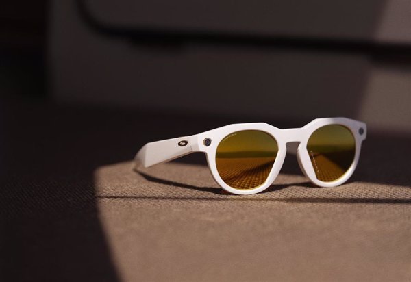 Las nuevas gafas Oakley Meta HSTN con capacidades de IA para el deporte, ya están disponibles para su reserva en España