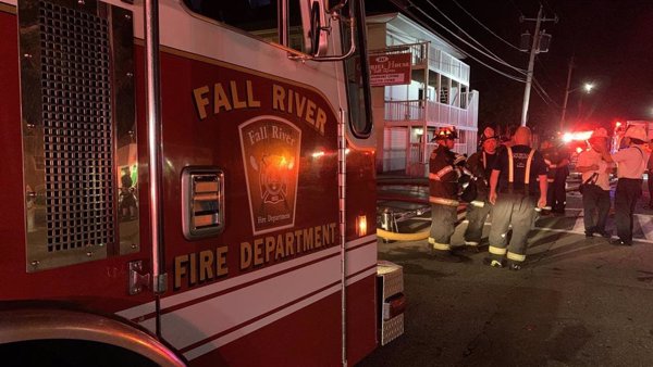 Un incendio deja al menos nueve muertos en una residencia de mayores de Massachusetts (EEUU)