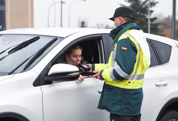 DGT lanza una nueva campaña de control de alcoholemia y drogas con más de 30.000 pruebas diarias
