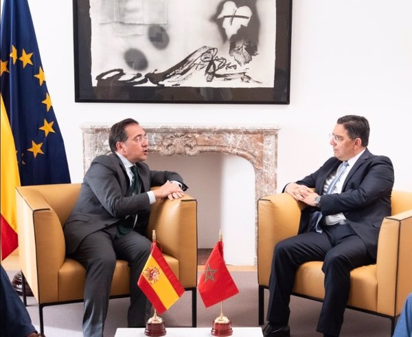 Albares defiende ante Burita hacer compatible la operación Paso del Estrecho y el tránsito en las aduanas