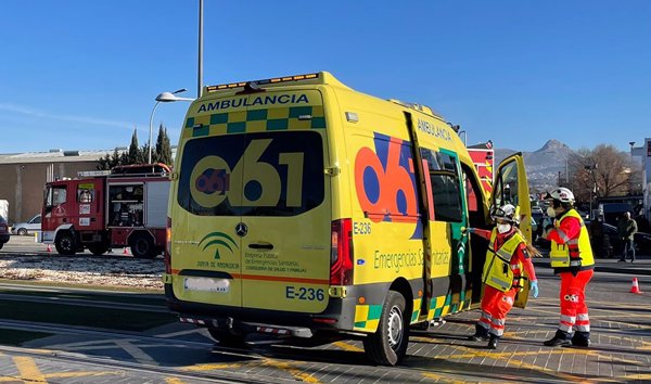 Muere un hombre al caer su coche por un barranco en Carataunas (Granada)