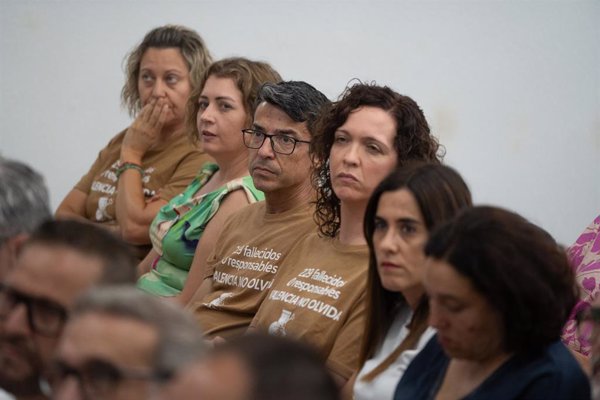 Víctimas de la dana exigen a políticos actuar contra el cambio climático: