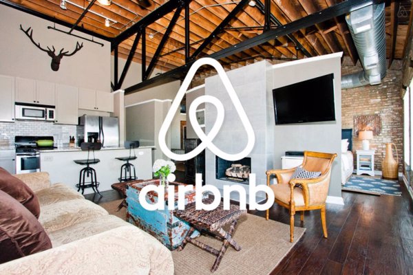 Vivienda acuerda con Airbnb la retirada de anuncios sin código y el envío mensual de datos desde agosto