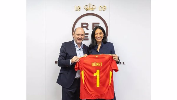 Louzán recibe a la embajadora de Turquía con el fútbol como 