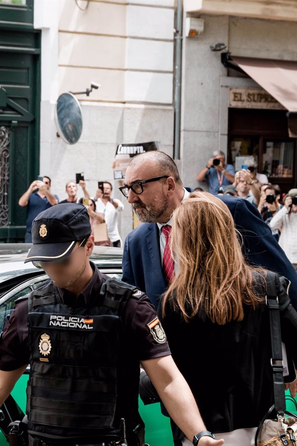 El juez del 'caso Koldo' en la AN rechaza devolver los teléfonos intervenidos a Koldo, su exmujer y su hermano