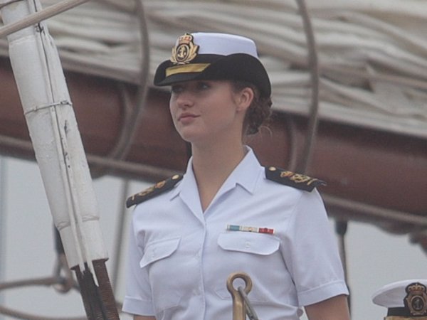 La princesa Leonor recibe la Gran Cruz del Mérito Naval con distintivo blanco
