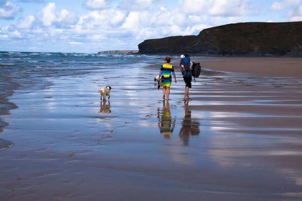 Españoles y portugueses, los viajeros más 'pet-friendly', según eDreams