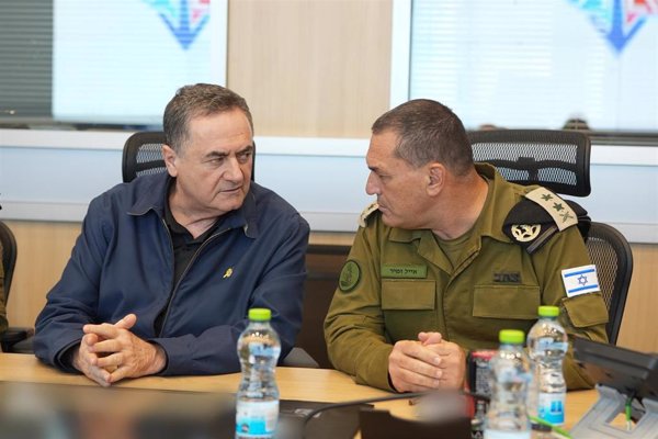 Israel dice que seguirá bombardeando a las fuerzas de Siria hasta que 