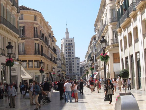 Alicante y Málaga, en el 'top 10' de ciudades tendencia a nivel mundial para este verano, según Booking