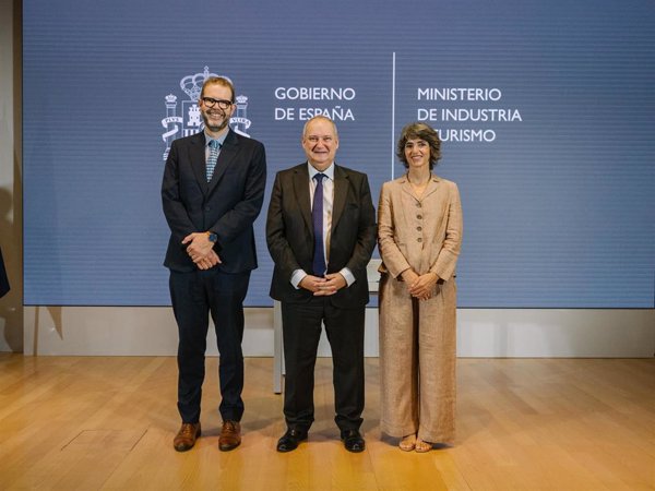 Hereu anuncia una partida de 58,4 millones de Perte VEC III para dos fábricas Renault en Valladolid y Palencia