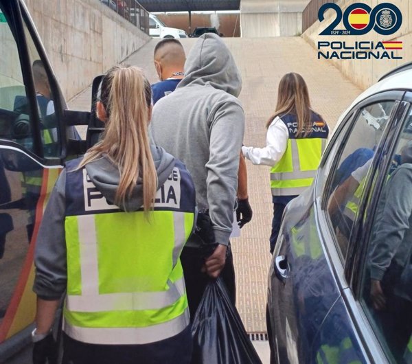 Detenidos en Ibiza seis patrones de pateras que trasladaron, entre otros, a un bebé de 20 días