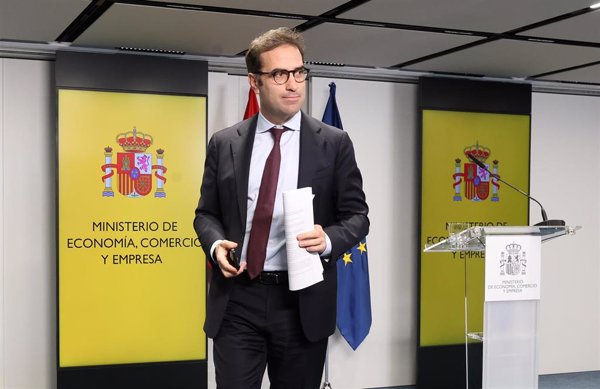 Economía encargará al CIS y al INE encuestas para medir el avance de la inclusión financiera