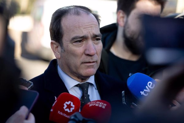 El Ayuntamiento Madrid confirma el cierre temporal de un hostal de Vallecas e inspeccionará si acogía migrantes