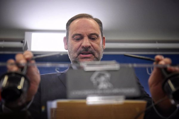 El Congreso pagó más de 560.000 euros a Ábalos en cuentas del PSOE y más de 70.000 en cuentas propias