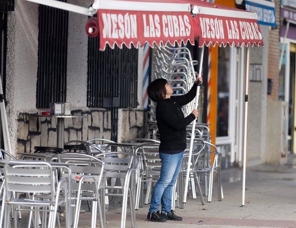 Camareros y personal de limpieza, entre las más de 800 vacantes lanzadas por Gi Group para trabajar en verano