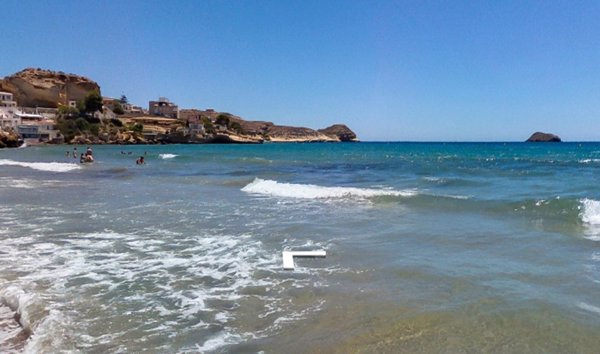 Muere un jugador del Lorca Deportiva tras lanzarse al mar desde una roca en una playa de Pulpí (Almería)