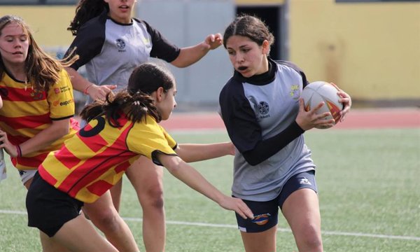 El proyecto 'Creciendo Juntas' reúne a más de 200 jugadoras de rugby en su fase piloto
