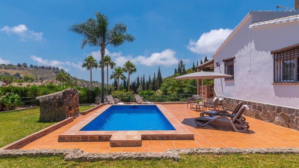 El turismo rural en Airbnb creció un 177% entre 2019 y 2024 por el alto precio urbano