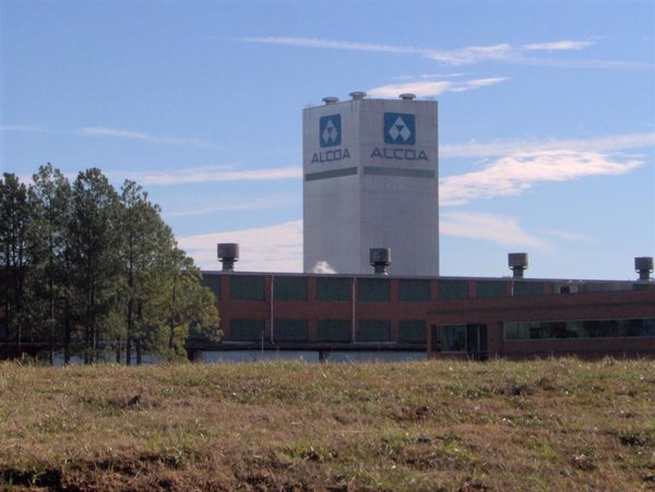 Alcoa ganó 141 millones en el segundo trimestre, pero advierte del impacto de los aranceles en sus costes