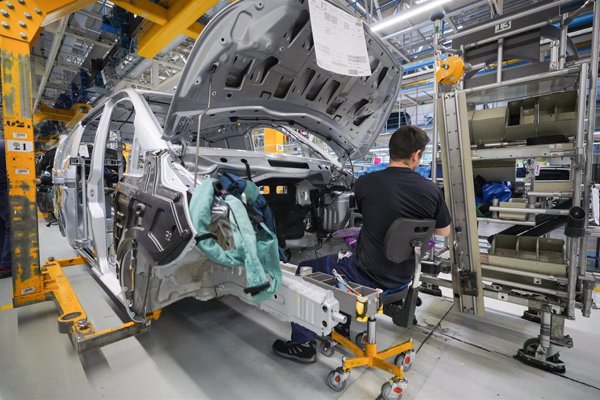 Mercedes-Benz España desploma un 71,5% su beneficio en 2024 tras reducir su producción