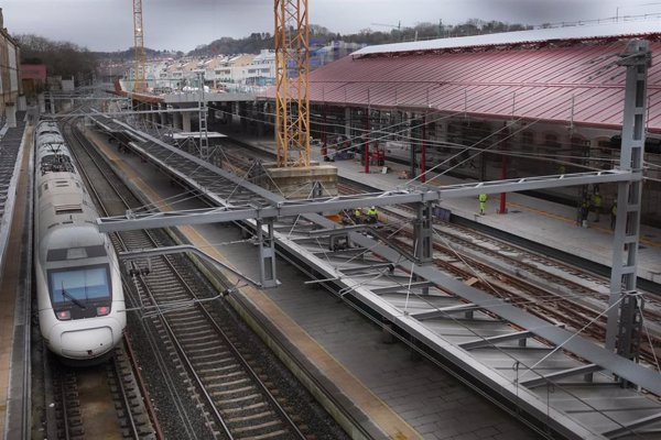 Ferrovial y FCC ganan el primer tramo AVE a País Vasco por 323 millones tras descalificación de competidores