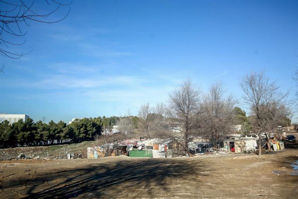 Desalojadas varias chabolas por un incendio en el Sector 6 de la Cañada Real de Madrid