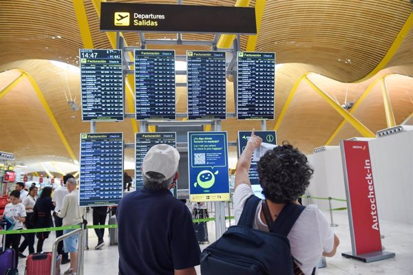 La CNMC da 'luz verde' a la subida del 6,5% de las tasas de Aena para 2026