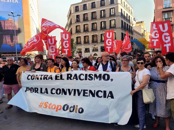 Varios cientos de personas se concentran en Madrid para decir