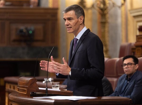 Sánchez expresa su solidaridad con los vecinos del incendio de Méntrida (Toledo) y anuncia que la UME 