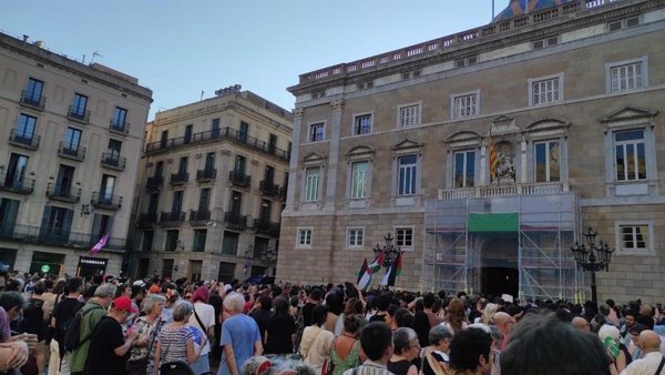 Unas 800 personas se concentran en Barcelona contra el racismo tras los altercados en Torre Pacheco