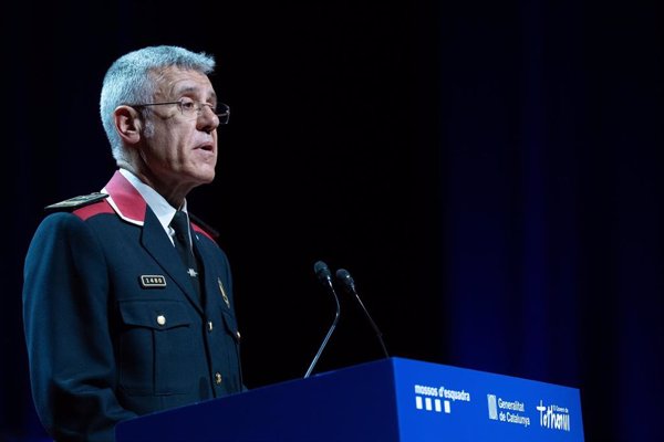 Esquius (Mossos) afirma que el cuerpo requisa una media de mil armas blancas al mes en Cataluña